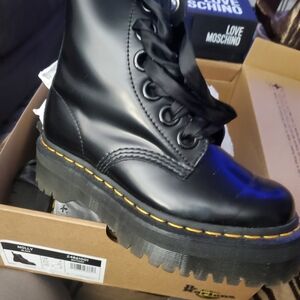 Womens Dr. Martens Molly Boot